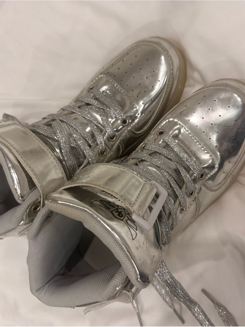 Glide Kicks Big Kiss 5.5 Silver Metallic High-Top Sneakers